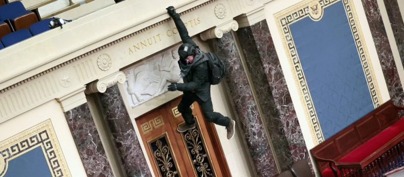 Ουάσιγκτον: Διαδηλωτές καταστρέφουν εξοπλισμό του CNN και του AP